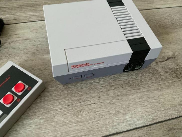 Nintendo NES Classic 8 bit Mini NES met 530 EXTRA Spellen, Spelcomputers en Games, Games | Nintendo NES, Zo goed als nieuw, Avontuur en Actie
