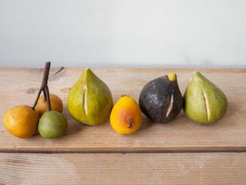 Oud en Antiek Italiaans Carrara marmeren vruchten beschikbaar voor biedingen