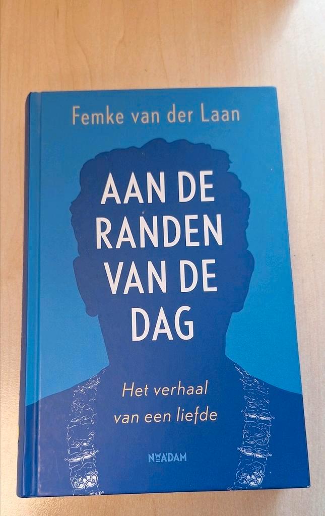 Femke van der Laan - Aan de randen van de dag, Boeken, Overige Boeken, Zo goed als nieuw, Ophalen of Verzenden
