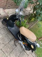 Leuke scooter voor een leuk bod:), Fietsen en Brommers, Scooters | Piaggio, Ophalen, Zo goed als nieuw, Benzine, Overige modellen