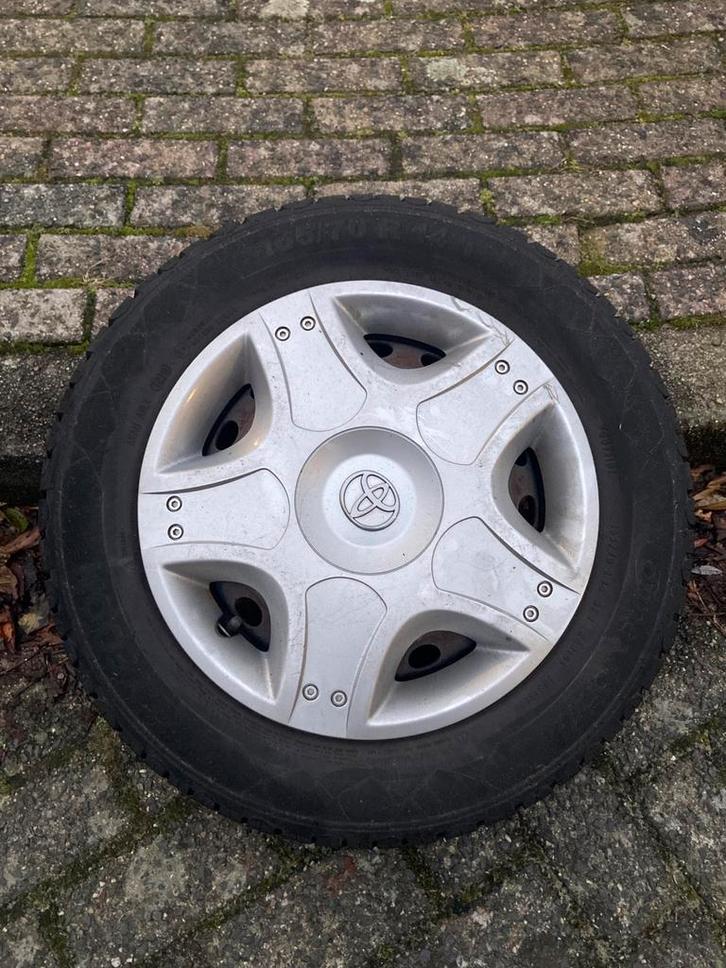 Zomerbanden toyota aygo (incl. velg en wieldop), Auto-onderdelen, Banden en Velgen, Band(en), Zomerbanden, 14 inch, 165 mm, Ophalen