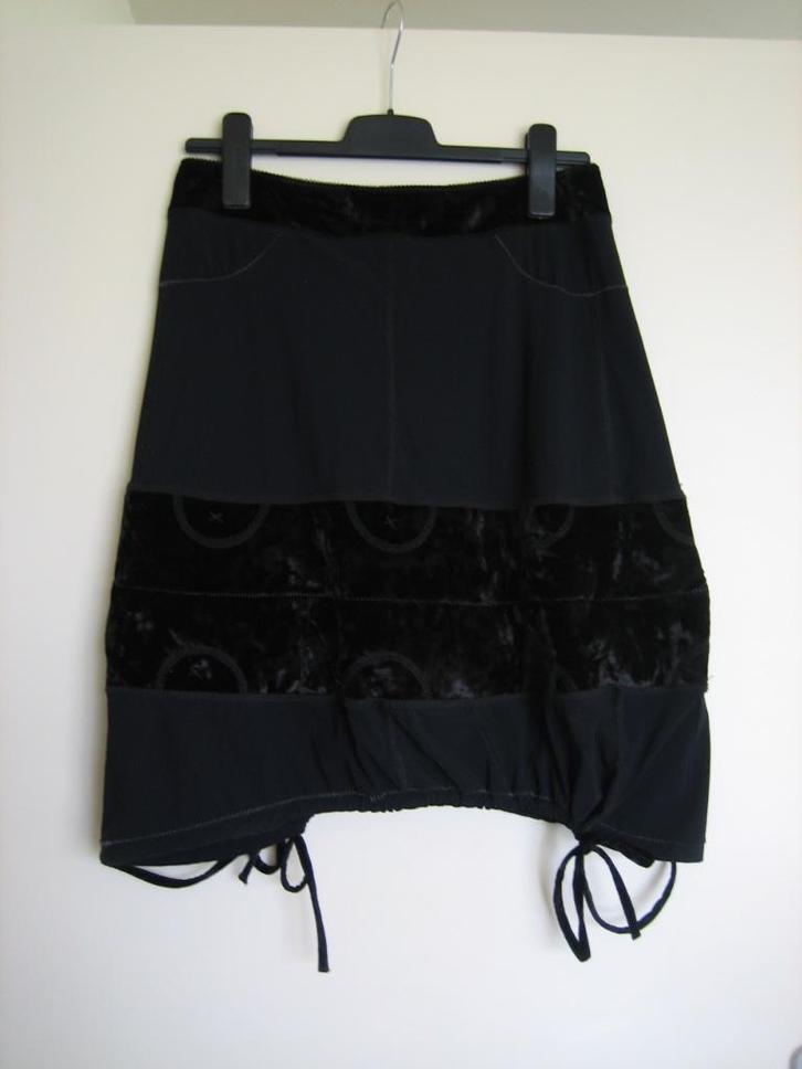 Chique diep-zwarte rok van MC PLANET, maat 36-38, snazzeys, Kleding | Dames, Rokken, Nieuw, Maat 36 (S), Zwart, Onder de knie