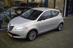 Lancia Ypsilon 0.9 TwinAir Silver Plus, Auto's, Euro 5, Gebruikt, Beige, Handgeschakeld