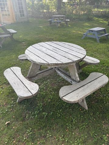 3 Mooie Ronde Eiken Picknicktafel beschikbaar voor biedingen