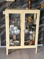 FABRIKÖR Ikea vitrinekast zacht geel metaal en glas, Ophalen, Met deur(en), 100 tot 150 cm, Ikea FABRIKÖR