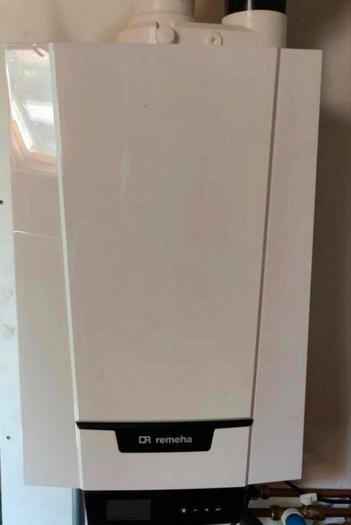 Remeha tzerra ace 28c combi cv ketel weinig draaiuren, Doe-het-zelf en Verbouw, Verwarming en Radiatoren, Zo goed als nieuw, Cv-ketel of Combi-ketel