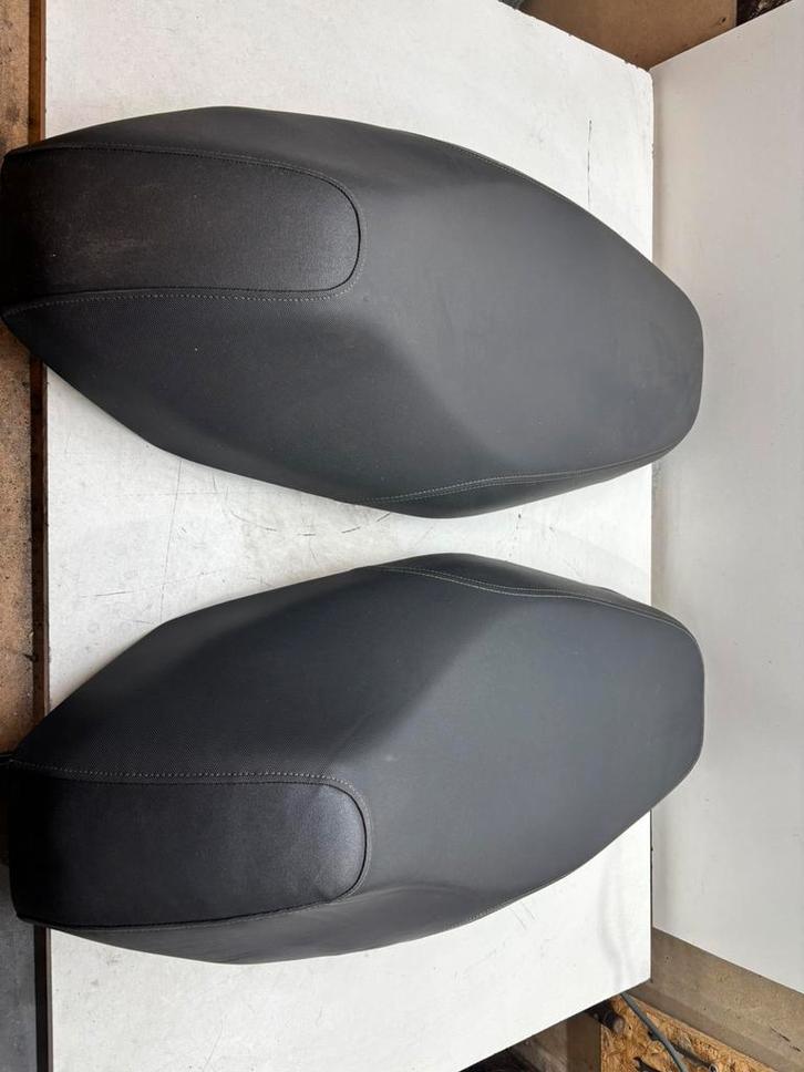 Zadels Kymco Agility 16+, Fietsen en Brommers, Brommeronderdelen | Scooters, Gebruikt, Kymco, Zadel, Ophalen of Verzenden