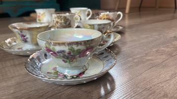 Vintage servies setjes beschikbaar voor biedingen