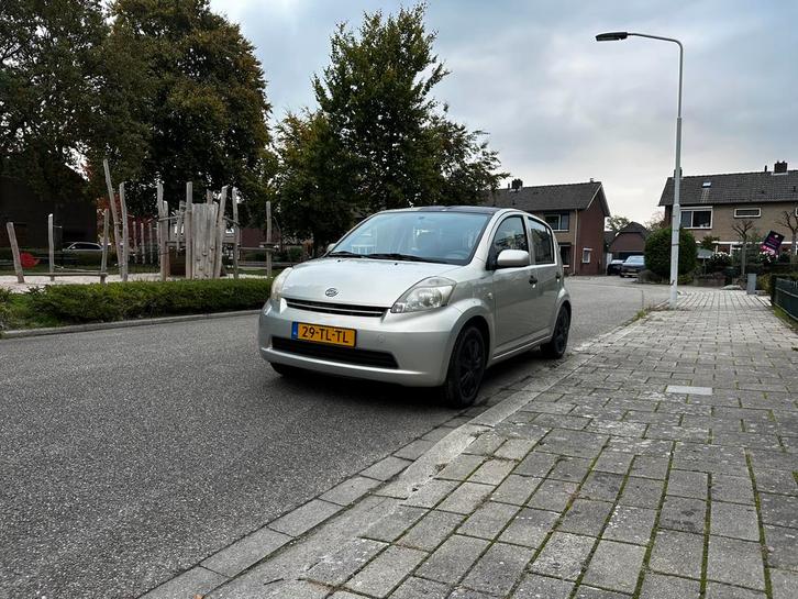 Daihatsu Sirion 1.3 2006 Beige, Auto's, Daihatsu, Particulier, Sirion, Centrale vergrendeling, Cruise Control, Parkeersensor, Radio