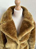 King Louie maat 42 Fluffy faux-fur jas mosterd 2707, Kleding | Dames, Geel, Maat 42/44 (L), Ophalen of Verzenden, Zo goed als nieuw