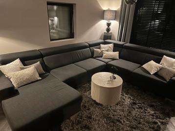 Grote Hoekbank beschikbaar voor biedingen