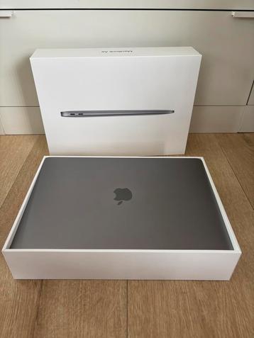 Topper: Apple Macbook Air 13.3 inch spacegrey incl. doos!  beschikbaar voor biedingen