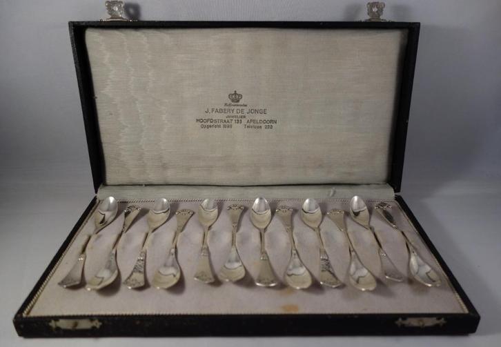 12 Gehamerd Zilveren Theelepels in Etui, Antiek en Kunst, Antiek | Bestek, Ophalen of Verzenden
