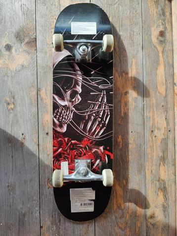 Skateboard skull skelet schedel zwart rood beschikbaar voor biedingen