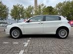 Alfa Romeo 147 1.6 T.spark 16V 88KW 5DR 2009 Wit, Auto's, Alfa Romeo, Voorwielaandrijving, Lederen bekleding, 1195 kg, Beige
