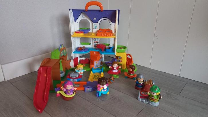 Vtech vrolijke vriendjes magisch speelhuis + extra poppetjes, Kinderen en Baby's, Speelgoed | Vtech, Gebruikt, 6 maanden tot 2 jaar