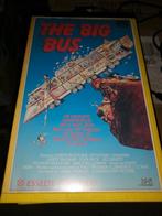 VHS ex-rental - The Big Bus, Cd's en Dvd's, VHS | Film, Vanaf 16 jaar, Ophalen of Verzenden, Gebruikt, Komedie
