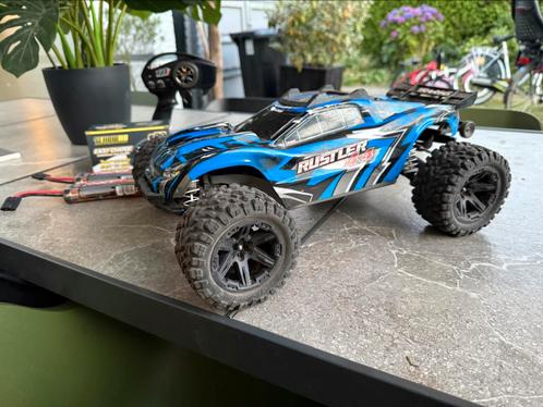 Nette Traxxas rustler 4x4 inc 2x accu en lader, Hobby en Vrije tijd, Modelbouw | Radiografisch | Auto's, Zo goed als nieuw, Auto offroad