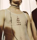 broche Ann Demeulemeester kaki "i am red with love", Maat 38/40 (M), Ophalen of Verzenden, Zo goed als nieuw, Korte mouw