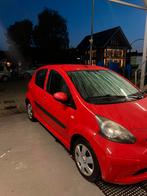 Toyota Aygo 1.0 12V Vvt-i 5DRS 2006 Rood, Auto's, Voorwielaandrijving, Stof, Elektrische ramen, 4 stoelen