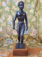 Mooi origineel oud brons beeld van een naakte vrouw 36,6 cm.