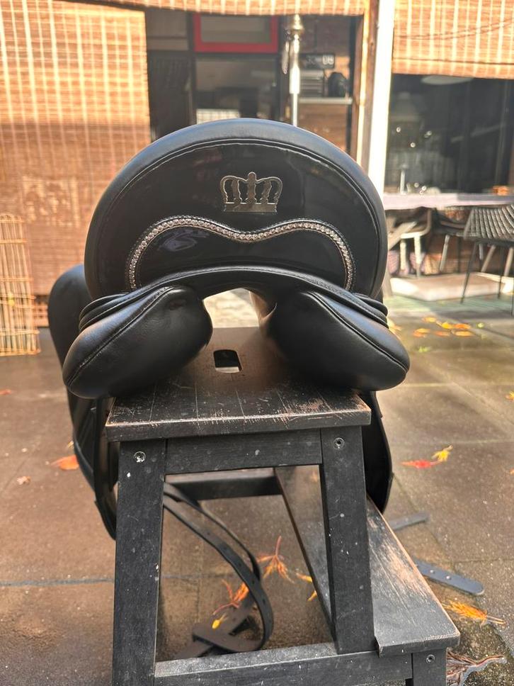 Kingsley d6 strass en lak zwart, Dieren en Toebehoren, Paarden en Pony's | Zadels, Zo goed als nieuw, Dressuur, Ophalen