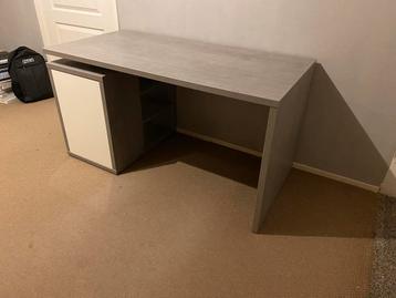 Bureau 140x69x73 cm - Praktisch en Stijlvol! beschikbaar voor biedingen