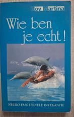 ROY MARTINA.  WIE BEN JE ECHT, Boeken, Ophalen of Verzenden, Zo goed als nieuw, Spiritualiteit algemeen, Achtergrond en Informatie