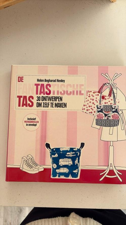 Helen Angharad Henley - De fantastische tas, Boeken, Hobby en Vrije tijd, Zo goed als nieuw, Ophalen of Verzenden