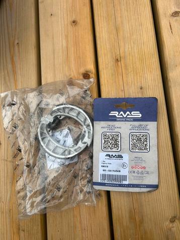 Remschoen + remblokjes vespa nieuw beschikbaar voor biedingen