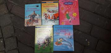Leuke meisjesboeken set (5 stuks) beschikbaar voor biedingen