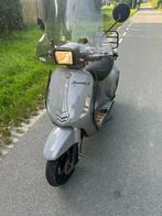Scooter bouwjaar 2018 goed werkte pr uur 35 km, Fietsen en Brommers, Ophalen of Verzenden