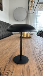 Tafellamp mat zwart oplaadbaar, Huis en Inrichting, Lampen | Tafellampen, Ophalen of Verzenden, Zo goed als nieuw, Metaal, Minder dan 50 cm