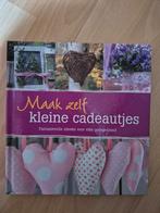 Leuk boekje: Maak zelf kleine cadeautjes., Onbekend, Ophalen of Verzenden, Zo goed als nieuw, Scrapbooking en Knutselen