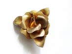 Design met handgemaakte vergulde rozenbroche., Ophalen of Verzenden