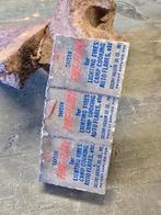 WWII US fire-flare fuel tablets, Ophalen of Verzenden, Amerika, Embleem of Badge