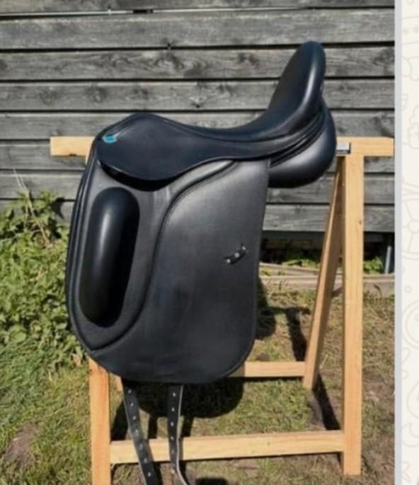 Sella dressuurzadel Q1, Dieren en Toebehoren, Paarden en Pony's | Zadels, Zo goed als nieuw, Dressuur, Ophalen