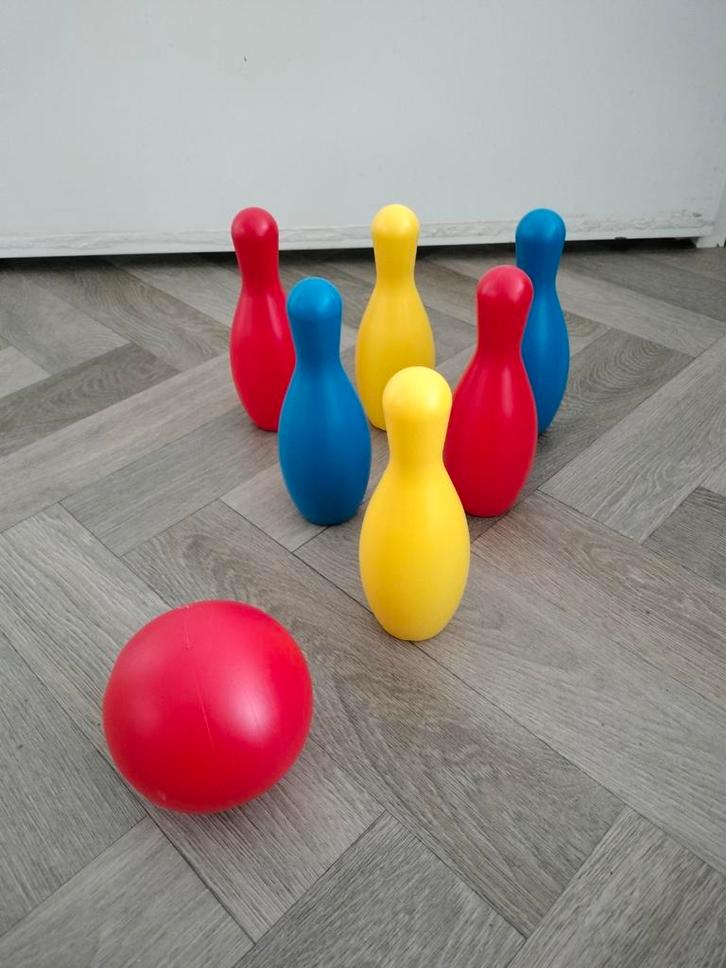 Speelgoed Bowling setje 6 pins en 1 bal, Kinderen en Baby's, Speelgoed | Buiten | Los speelgoed, Zo goed als nieuw, Ophalen