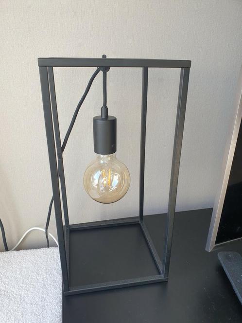 Rechthoekig zwart metalen tafellamp bureaulamp met gloeilamp, Huis en Inrichting, Lampen | Tafellampen, Zo goed als nieuw, Minder dan 50 cm