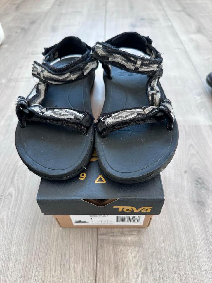 Teva Hurricane XLT 2 Sandalen zwart grijs- Maat 32, Kinderen en Baby's, Kinderkleding | Schoenen en Sokken, Jongen, Ophalen of Verzenden