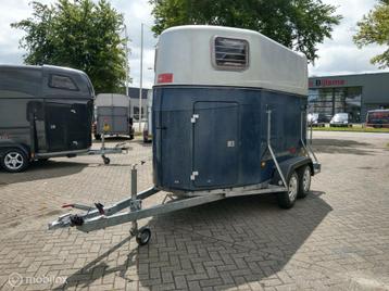 Mooie nette polyester Hotra 2 paards met kunststof vloer. beschikbaar voor biedingen
