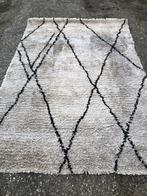 Tapijt met Marokkaans motief, Ophalen, Gebruikt, Grijs, Marokkaans