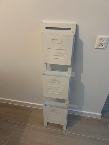 Magazine rek - Wandrek voor tijdschriften beschikbaar voor biedingen