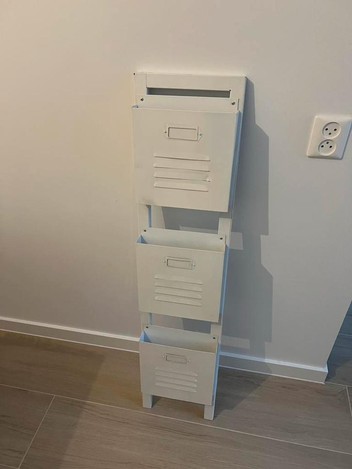 Magazine rek - Wandrek voor tijdschriften, Huis en Inrichting, Woonaccessoires | Wandplanken en Boekenplanken, Gebruikt, Ophalen