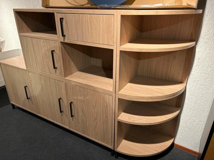 Moderne wandkast met deuren en open vakken, Huis en Inrichting, Kasten | Buffetkasten, Gebruikt, 100 tot 150 cm, 25 tot 50 cm