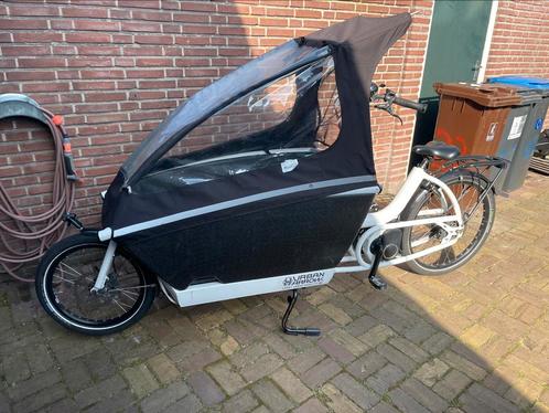 Bakfiets Urban Arrow zwart/wit met huif, Fietsen en Brommers, Fietsen | Bakfietsen, Gebruikt, Overige merken, 4 kinderen of meer