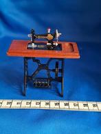 ouderwetse trapnaaimachine hout met metaal poppenhuis 1:12, Poppenhuis, Info@creal-miniatures.com, Ophalen of Verzenden, Socren Sas