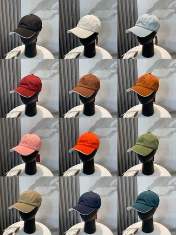 Loro Piana pet caps beschikbaar voor biedingen