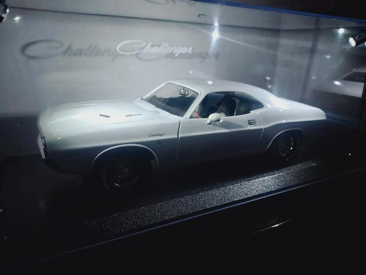Dodge Challenger 1:18 kowalski, Hobby en Vrije tijd, Modelauto's | 1:18, Zo goed als nieuw, Auto, Overige merken, Ophalen of Verzenden