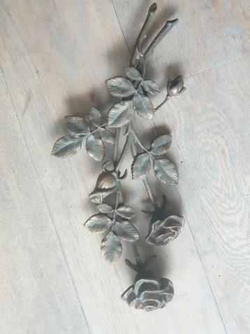 prachtig vormgegeven  bronzen rozen bloemen  42 cm beschikbaar voor biedingen